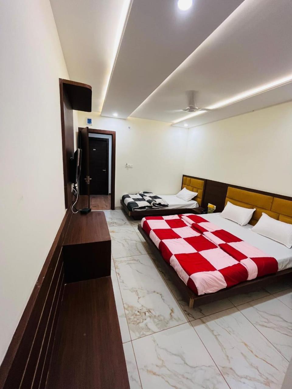 Hotel Prakasham Ujjain Eksteriør bilde