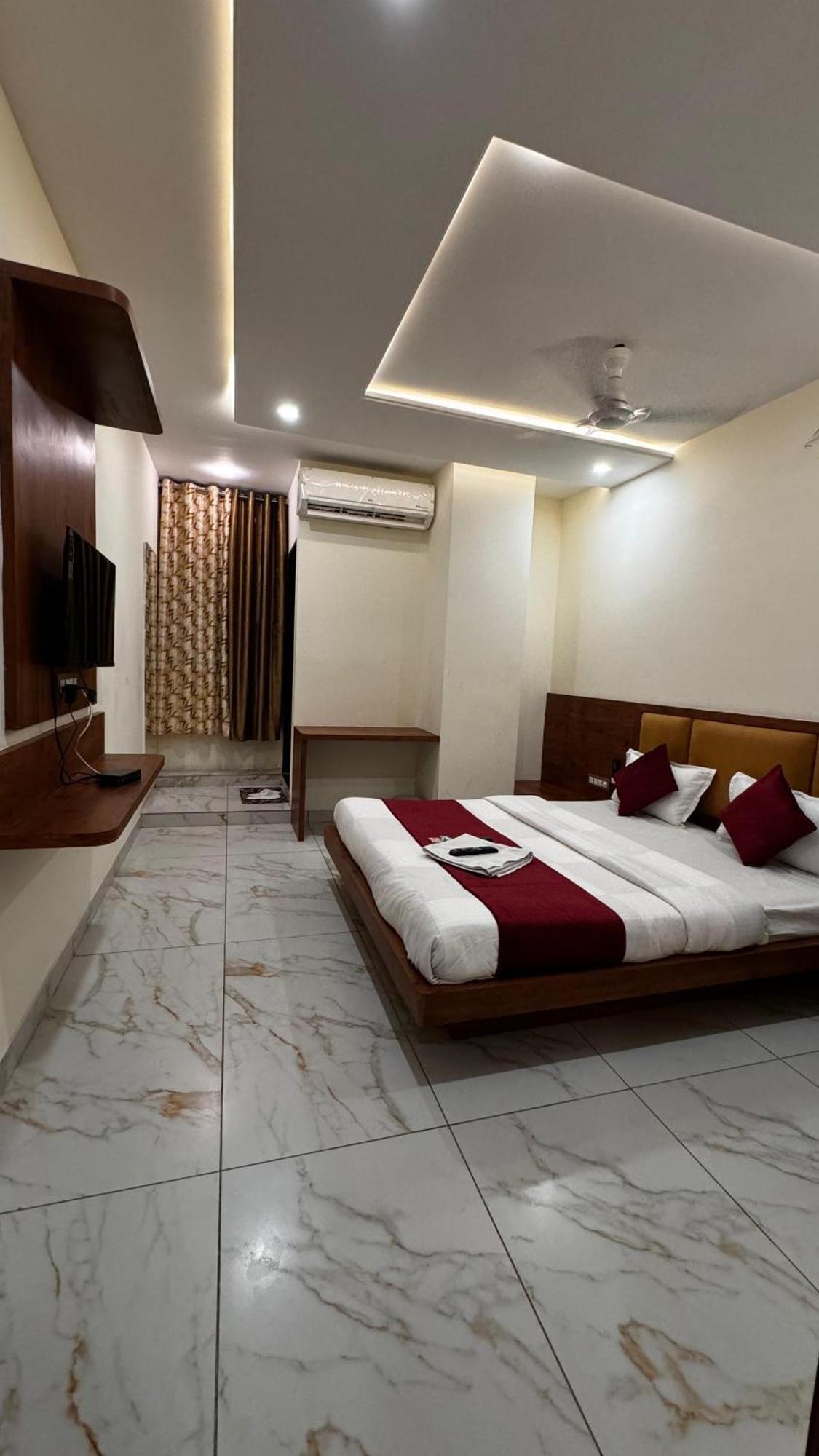 Hotel Prakasham Ujjain Eksteriør bilde