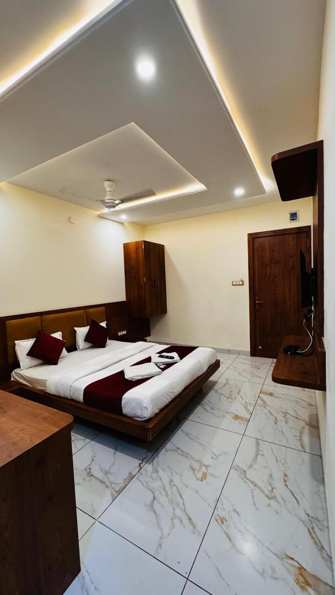 Hotel Prakasham Ujjain Eksteriør bilde