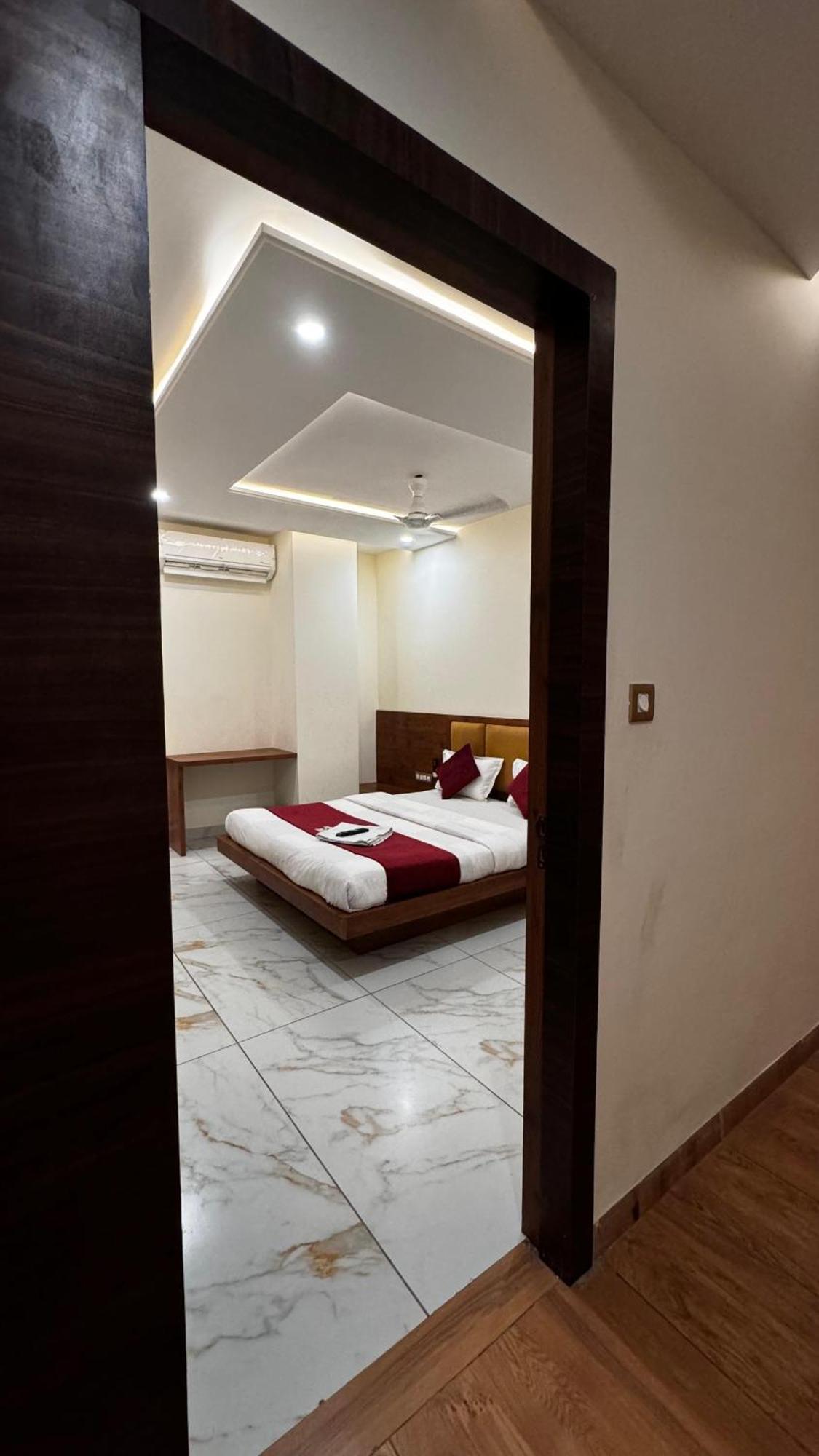 Hotel Prakasham Ujjain Eksteriør bilde