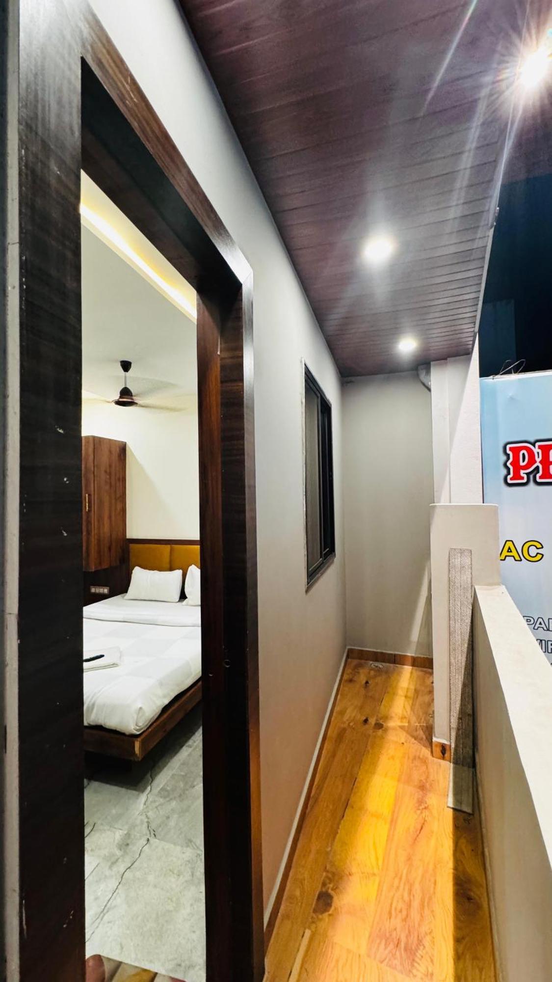 Hotel Prakasham Ujjain Eksteriør bilde