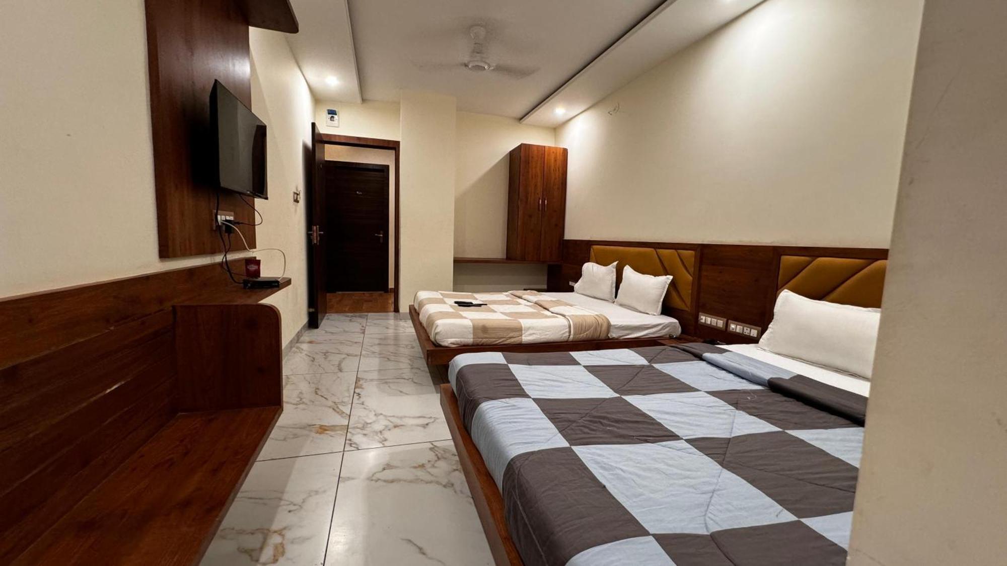 Hotel Prakasham Ujjain Eksteriør bilde
