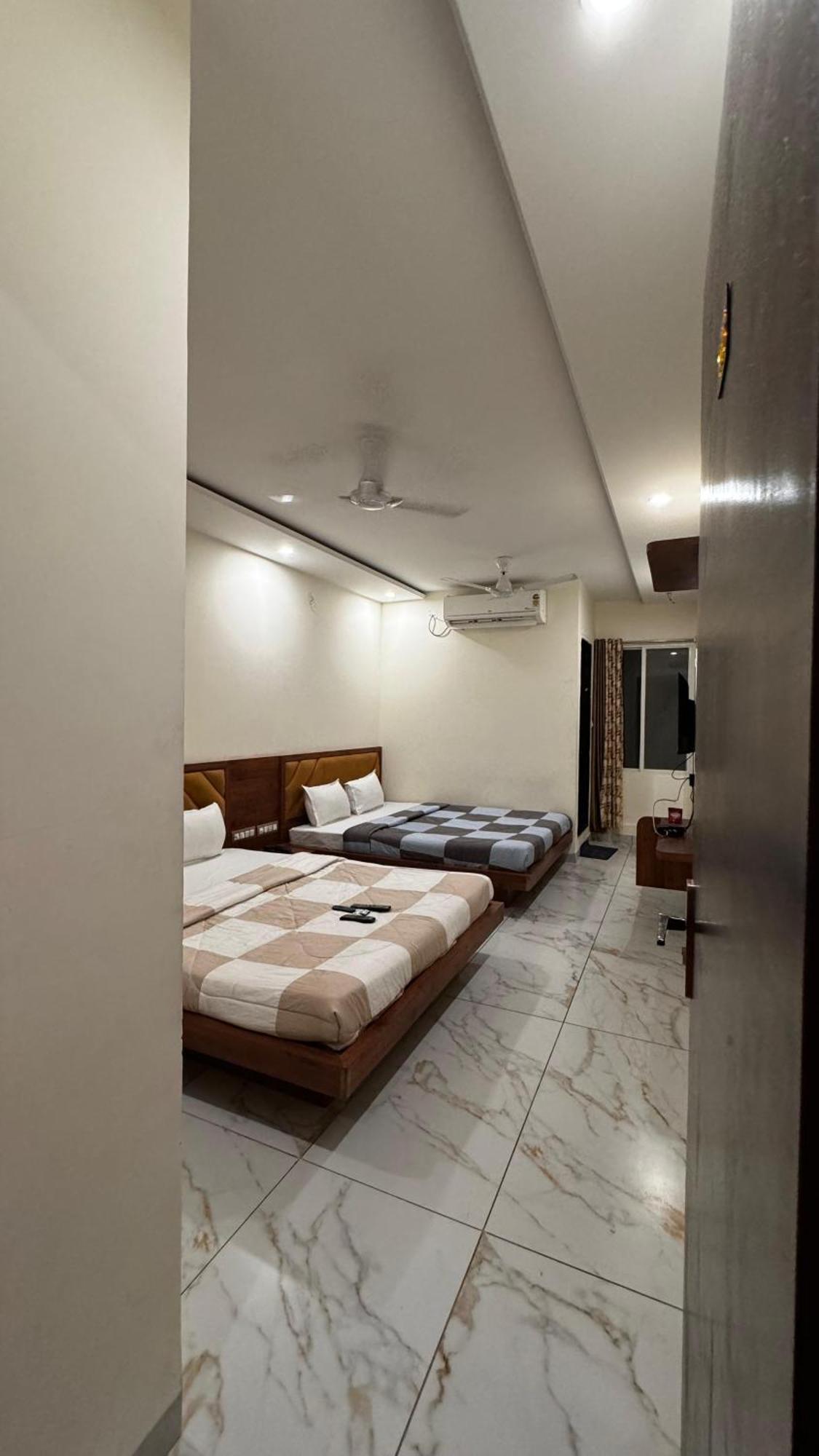 Hotel Prakasham Ujjain Eksteriør bilde