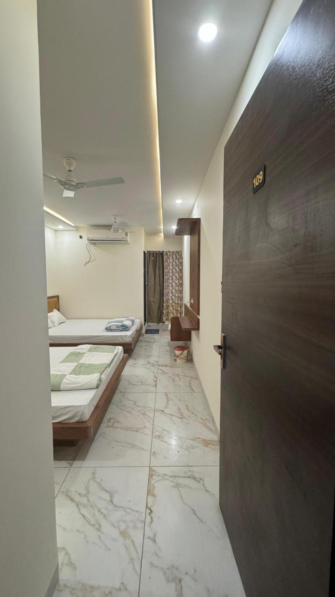 Hotel Prakasham Ujjain Eksteriør bilde