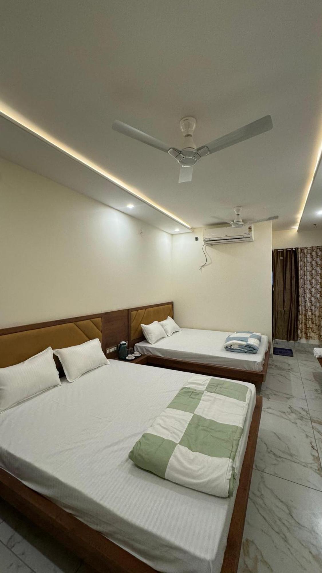 Hotel Prakasham Ujjain Eksteriør bilde
