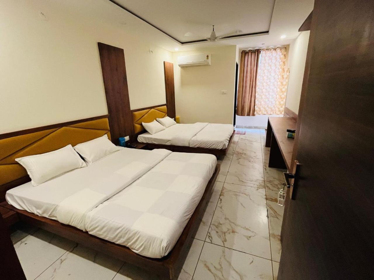 Hotel Prakasham Ujjain Eksteriør bilde