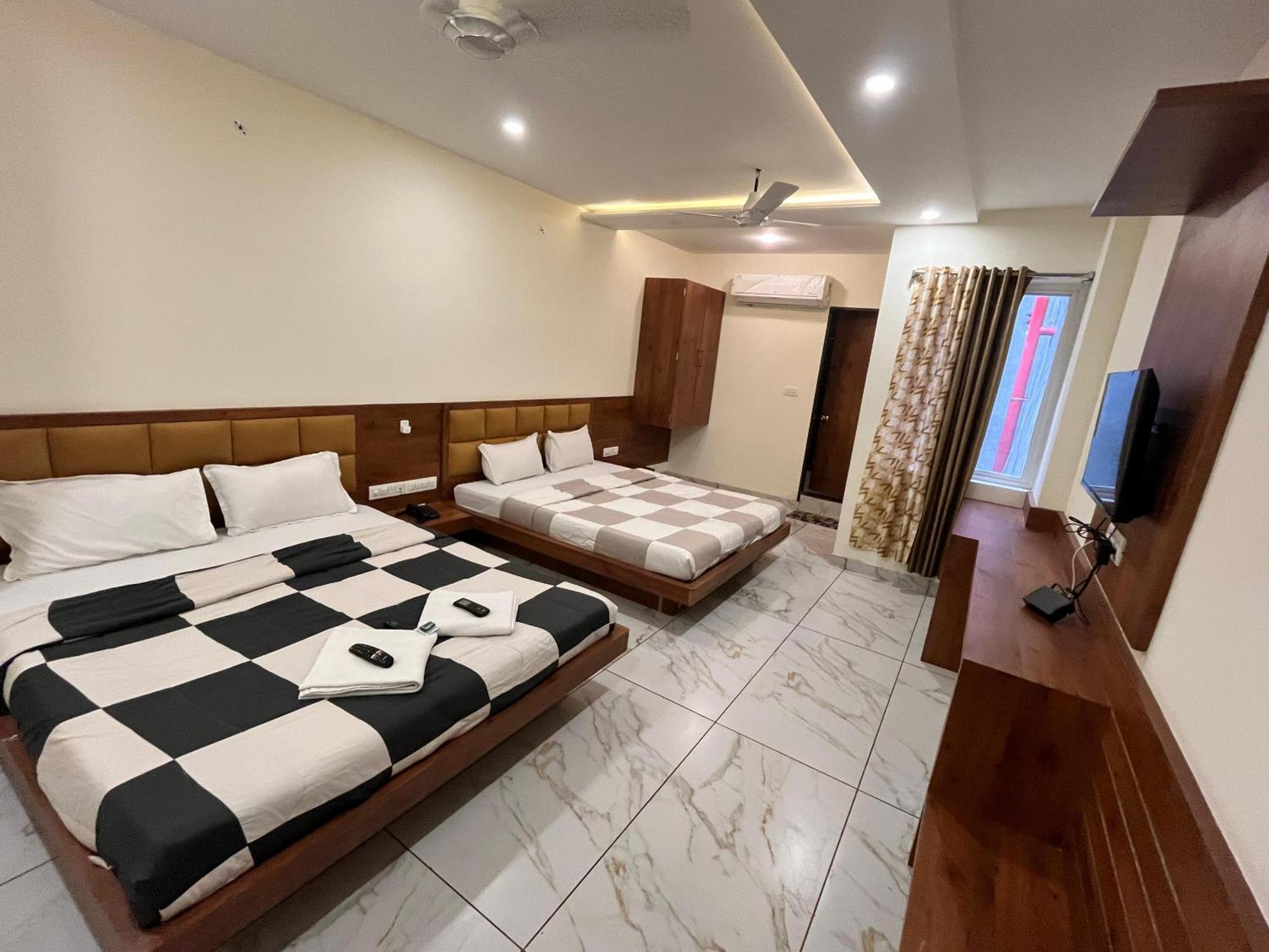 Hotel Prakasham Ujjain Eksteriør bilde