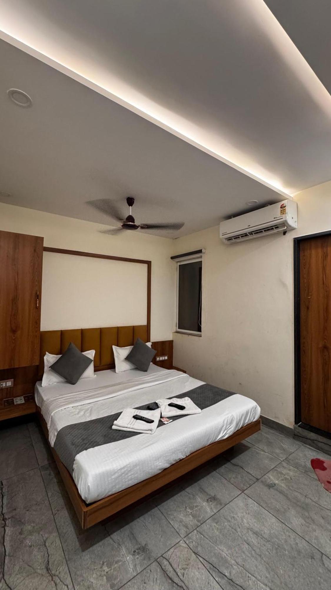 Hotel Prakasham Ujjain Eksteriør bilde