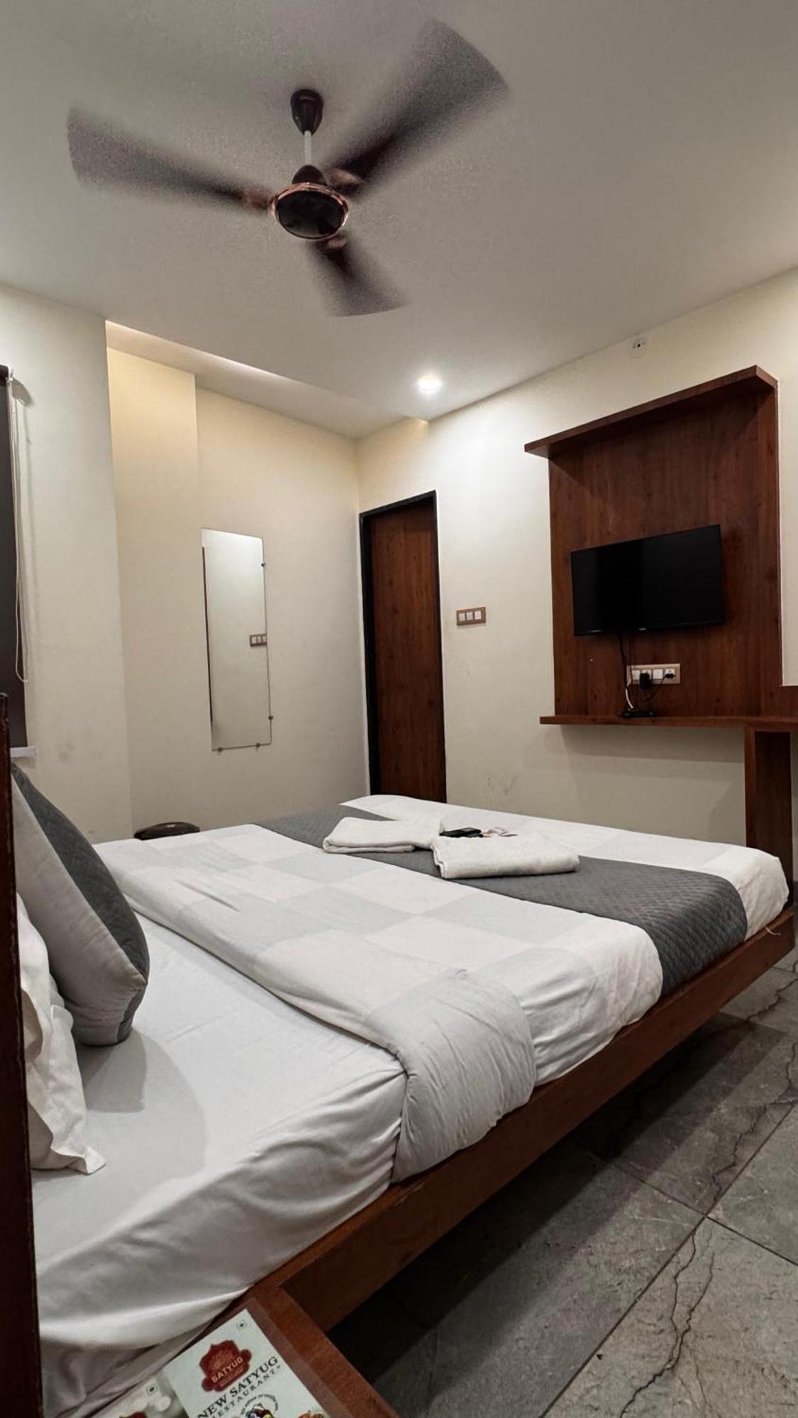 Hotel Prakasham Ujjain Eksteriør bilde